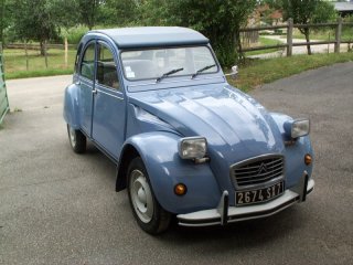 The 2CV, front view